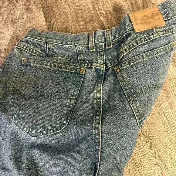 Size 16 vintage Lee mom jeans- perfect condition - Picture 2 of 6